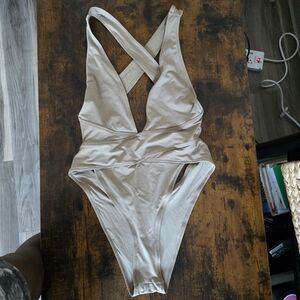 SKIMS Cut-out Plunge Monokini One - Piece in Desert